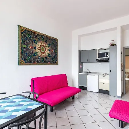 In The Heart Of Within Walking Distance Of The Lake *
